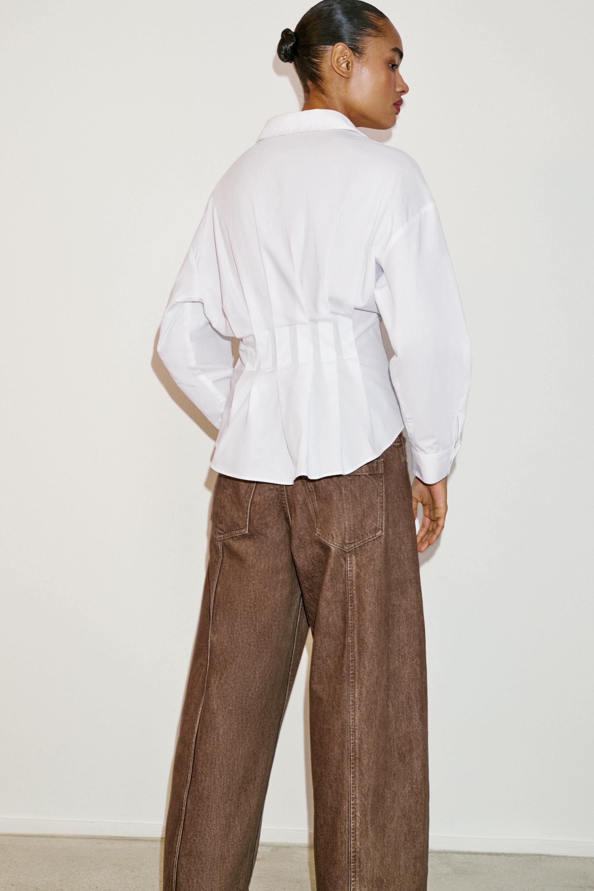 CHEMISE À RAYURES ET PLIS